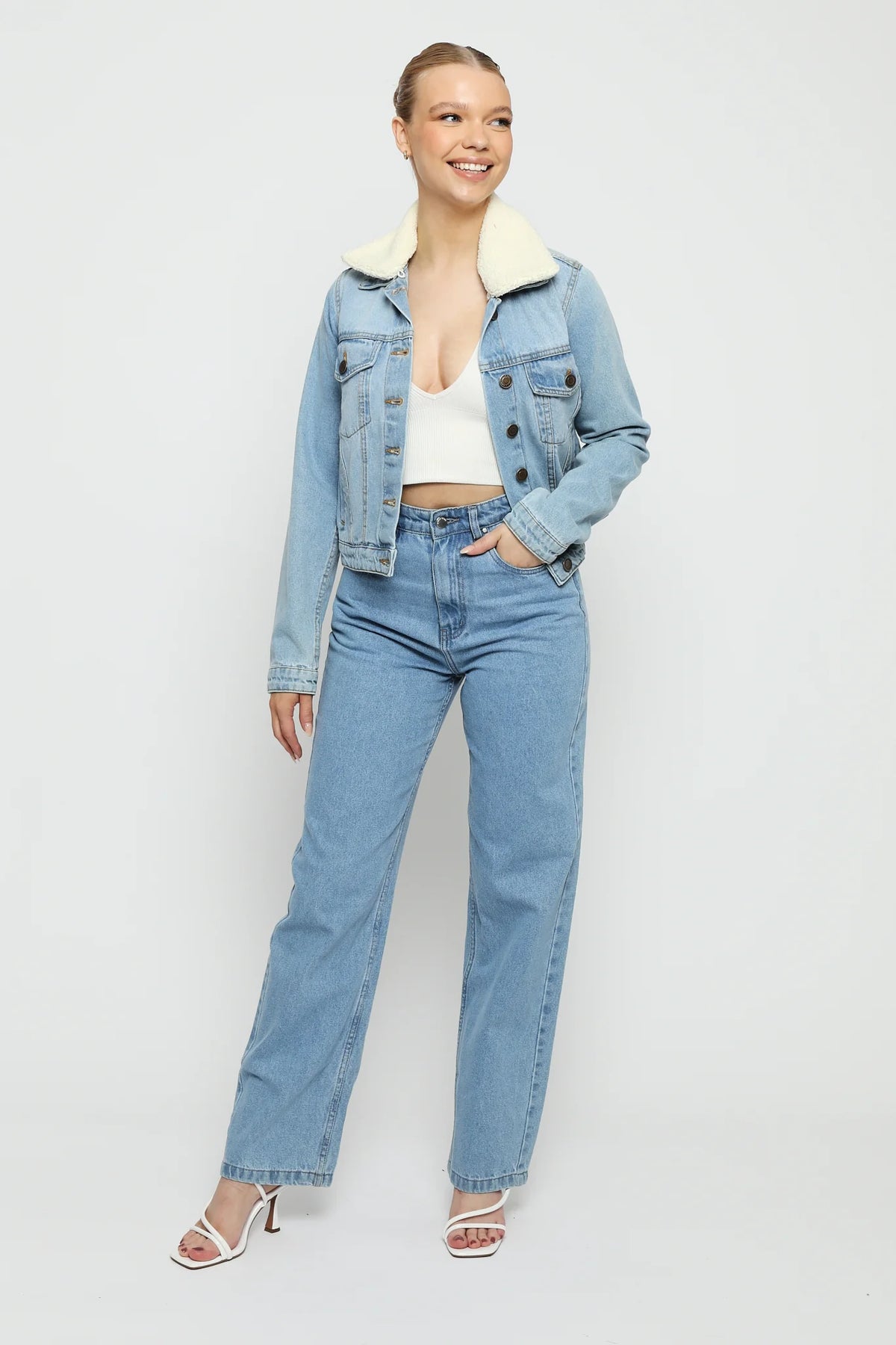 Light jean jacket with fur hotsell